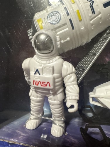 NASA Space Play - Space Explorer 4pc Toy Set Age 5+ - Picture 2 of 14