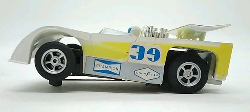 Aurora AFX Lola T-260 Can-Am white/blue/green/yellow Vintage HO Scale - WORKS! - Picture 7 of 11