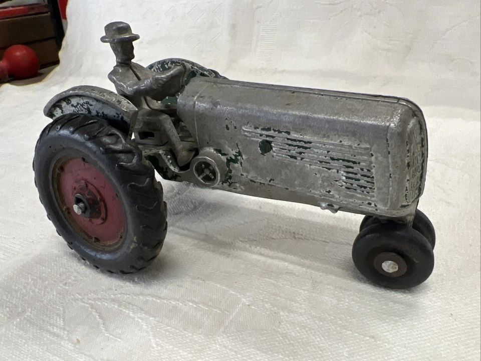老式重型铸铝奥利弗农场拖拉机玩具带发球杆 1950 年代 — 第 3/4 张图片
