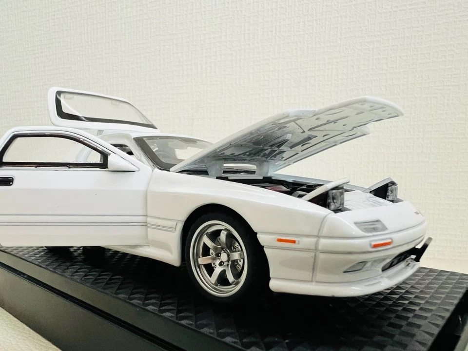 "Initial D"Ryosuke Takahashi Version Diecast Mazda Savanna RX-7 FC3S 1:32 model - Image 2 of 4