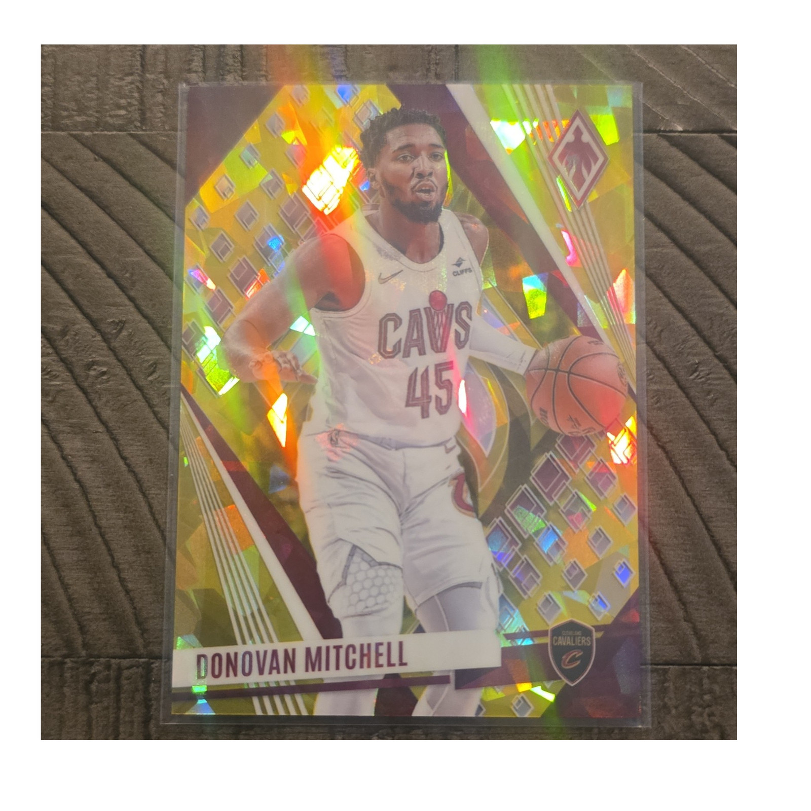 Donovan MitchellPanini /175 2023-24 Phoenix #146 Cleveland Cavaliers Yellow
