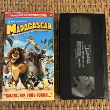 Madagascar 2005 VHS Tape DreamWorks Chris Rock Ben Stiller Penguins Zoo Cartoon