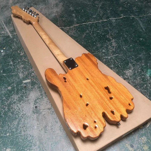 Neue 6-saitige geschnitzte E-Gitarre mit negativer matter Lackierung. Verfügbar - Bild 10 von 12
