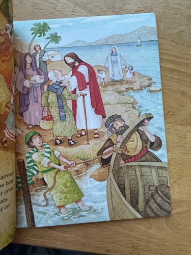 Miracles of Jesus (a Little Golden Book) - Picture 10 of 12