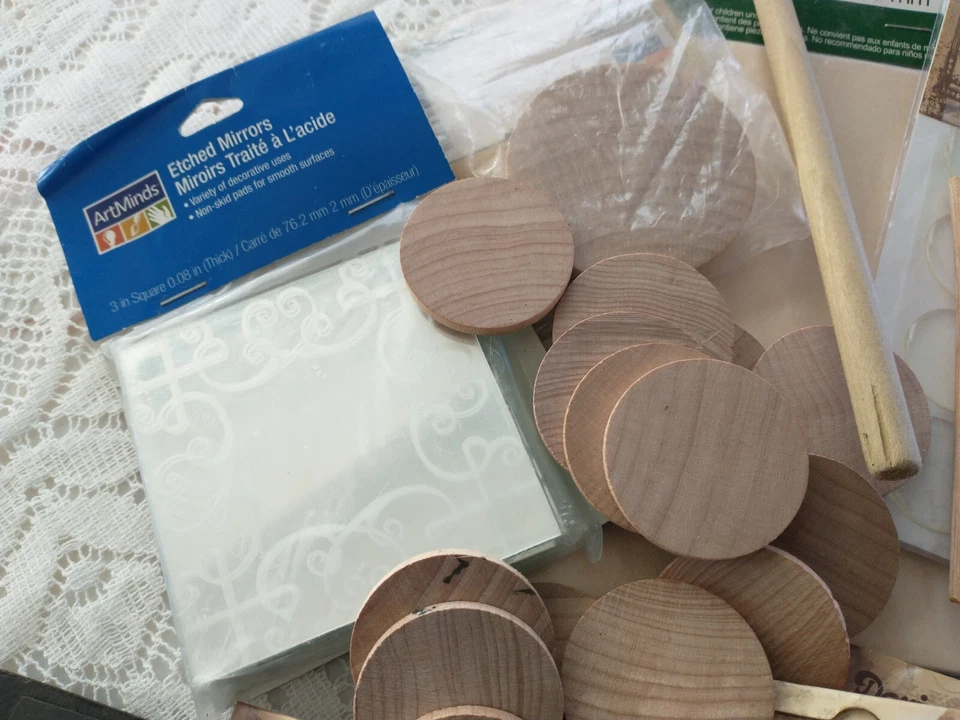 Lote de suministros artesanales imanes tapas de botellas puntos epoxi plumas espejos grabados + B22 Foto 4 de 4