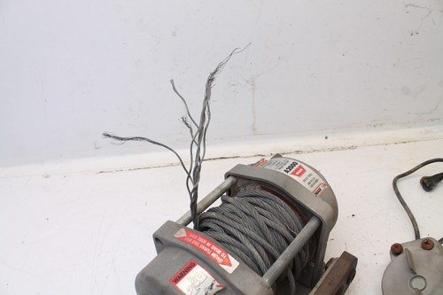 Warn A2000 Winch - Made in USA - Works, but damaged see description - Picture 2 of 10