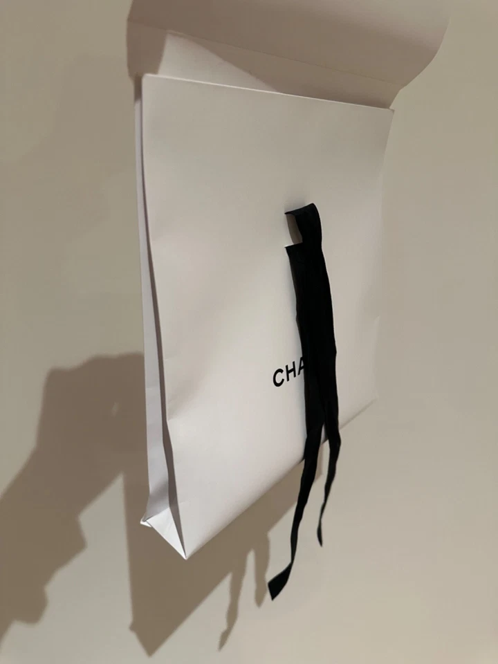 Autêntica pasta de papel CHANEL bolsa caixa branca com fita - Imagem 3 de 3