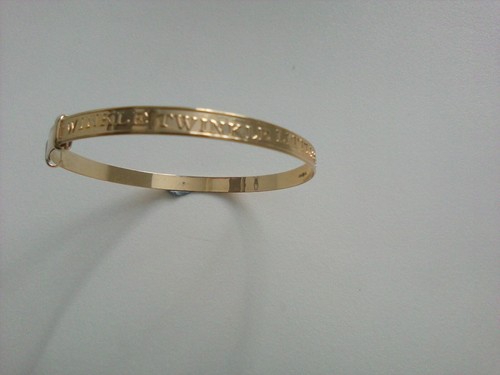 Gold Baby Child Bangle Expanding Solid 9 Carat Twinkle Little Star Yellow - Picture 4 of 5