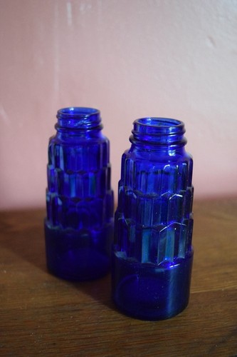 ANTIQUE~VINTAGE ART DECO HAZEL ATLAS COBALT BLUE SALT & PEPPER SHAKERS - Picture 1 of 4