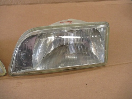 CITREON AX FRONT HEAD LIGHTS ( a pair damaged fixing lugs ) - Picture 13 of 13