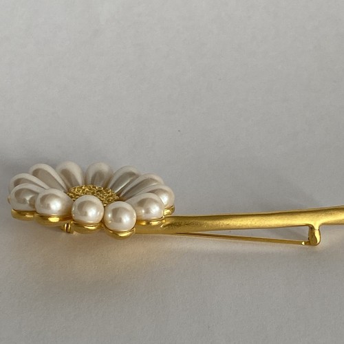 Vintage Givenchy Daisy Flower Pin Brooch Pearls Gold 3.6” L x 1.6” W RARE - Picture 6 of 11