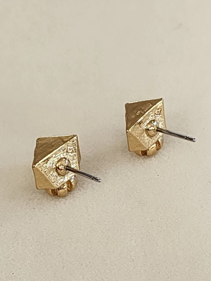 Caja de regalo firmada por AVON de colección pendientes esmalte rojo chapado en oro cubo 3D Navidad Foto 4 de 4