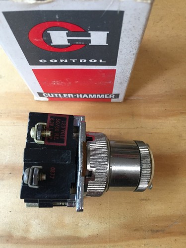 NOS Cutler-Hammer 10250T6155 Lighted Spring Return Selector Switch - Picture 2 of 2