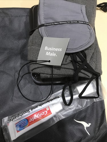 Qantas Business Class Marc Newson amenity kit Bag All New Male Flight Kit - Picture 8 of 8