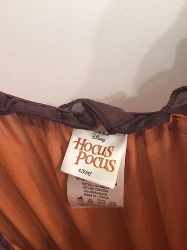 Womens Hocus Pocus Mary Costume Size M 6pc, Dress, Wig, Cape, Apron,Wig, Tights - Picture 8 of 13