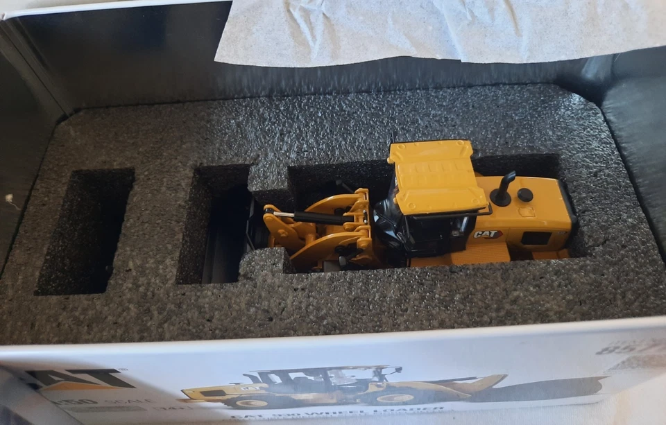 Caterpillar CAT 930 Radlader 1/50 Modell Diecast Masters 85779 - Bild 2 von 4