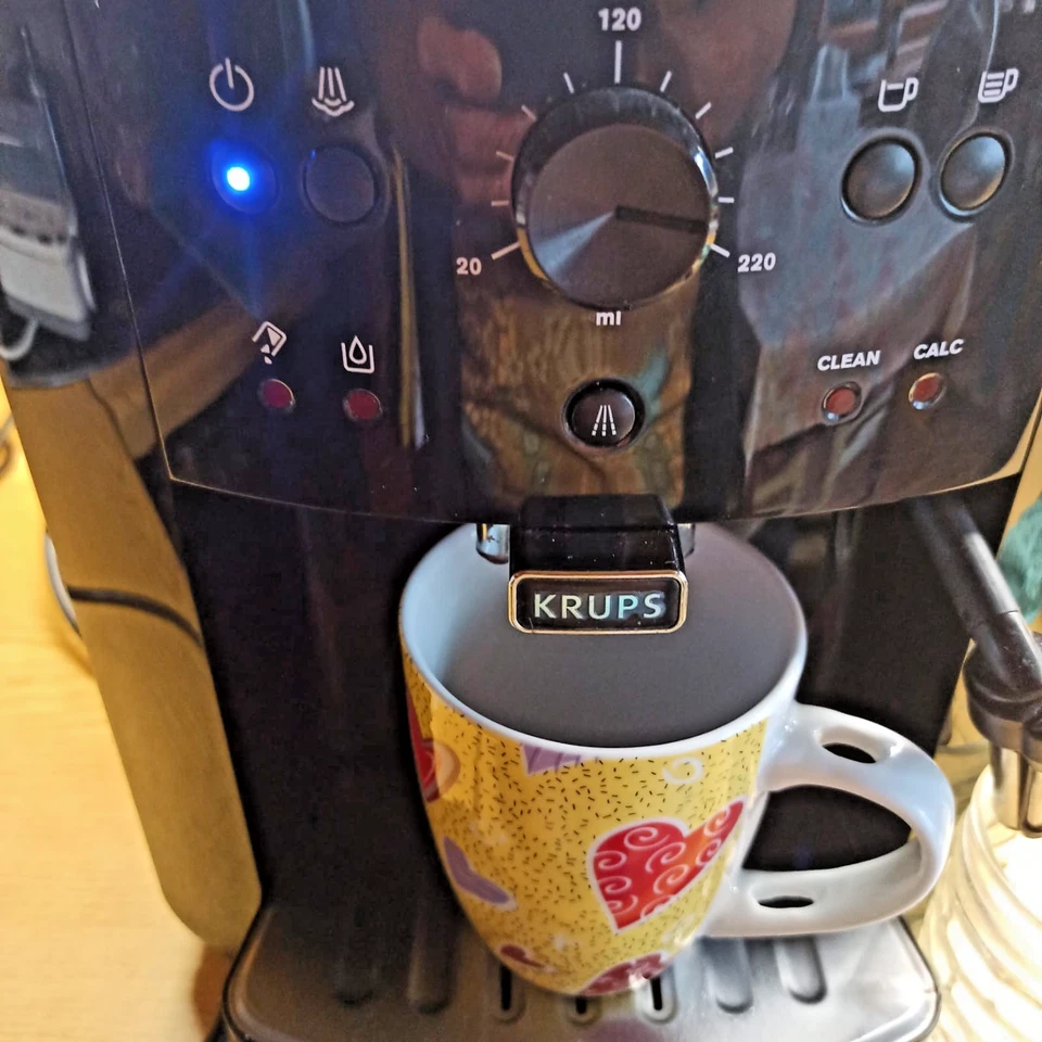 Krups EA81 1010 Kaffeevollautomat, Schwarz, gebraucht in OVP - Bild 3 von 4