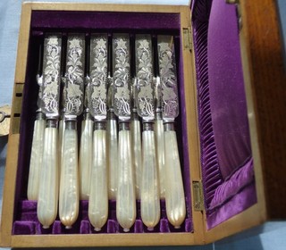 12 Piece Boxed Set Of Decorative Victorian Mother Of Pearl Cutlery Knives Forks
