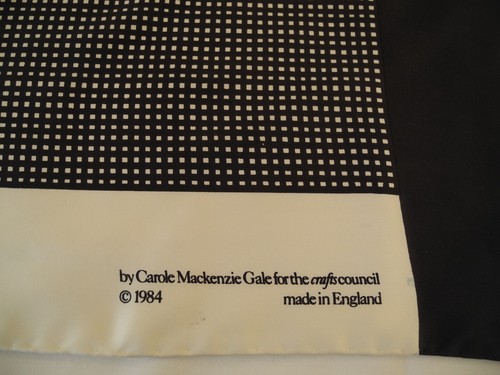 CAROLE MACKENZIE GALE DARK NAVY & WHITE ALL SILK SQUARE SCARF APP. 86x86cm - Picture 2 of 6