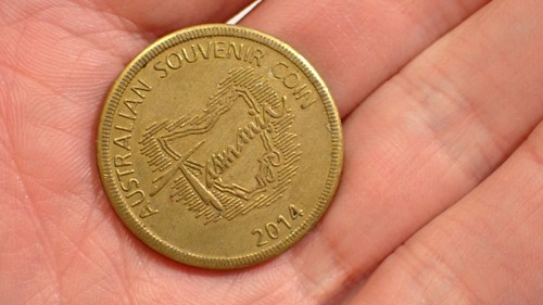 Vintage Launceston Tasmania Souvenir Coin 2014 - Foto 3 di 4