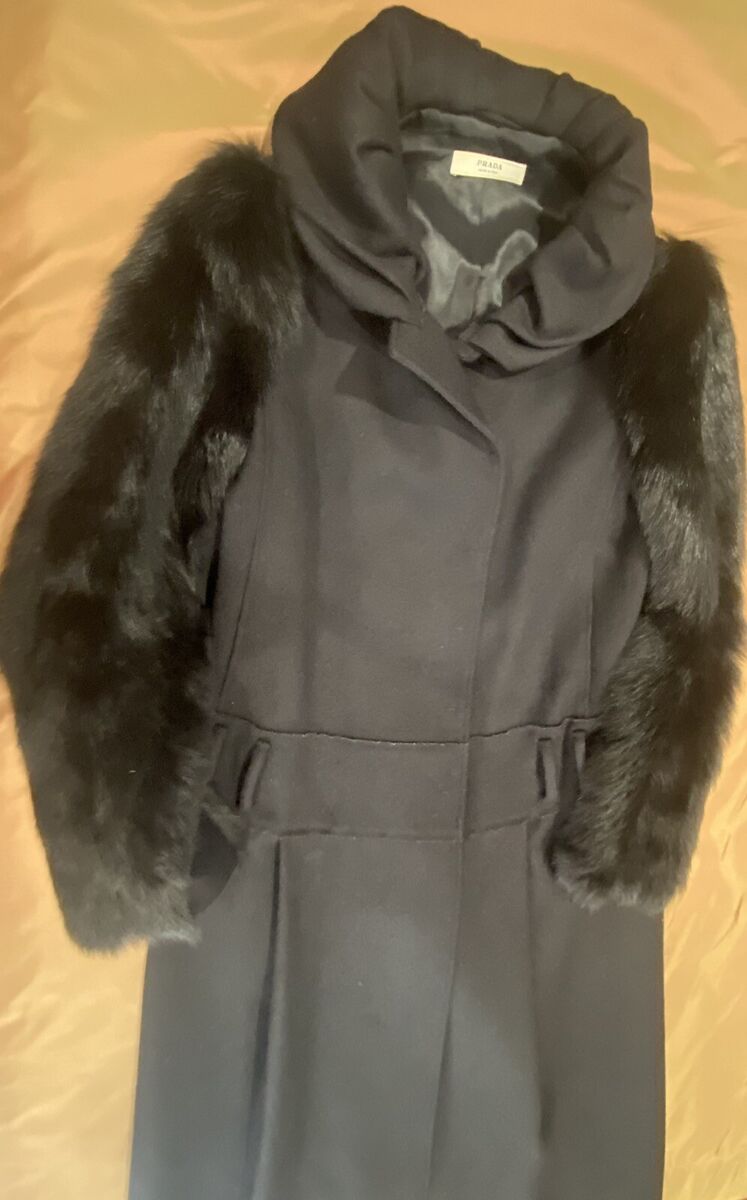 PRADA 100% AUTHENTIC RARE VINTAGE BLACK RUNWAY COAT WITH FUR PRADA 100% AUTHENTIC RARE VINTAGE BLACK RUNWAY COAT WITH FUR