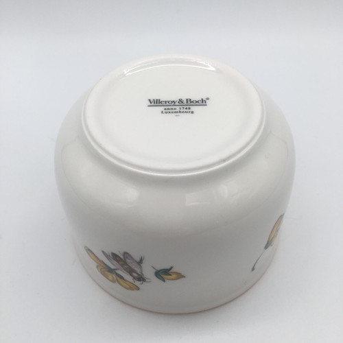 Villeroy & Boch Malaga Yellow Flowers and Bee Sugar Bowl - Picture 4 of 4