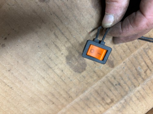 Interruptor de encendido/apagado OEM usado de un bordeador Stihl FC55 - Imagen 3 de 4