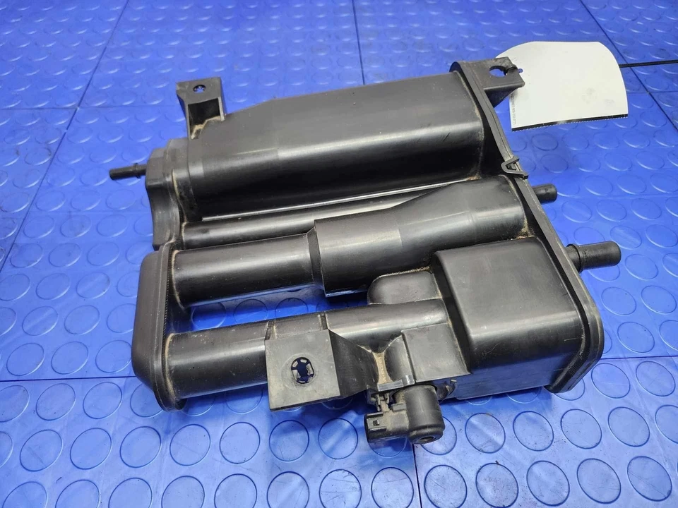 2018-2022 Chevy Equinox 1.5L 2.0L Fuel Vapor Charcoal Canister OEM 84403786 - Image 3 of 4