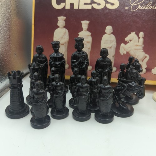 Vtg Crisloid Florentine Chess Set USA Complete 4" Solid Plastic Folding 1970 - Picture 2 of 17