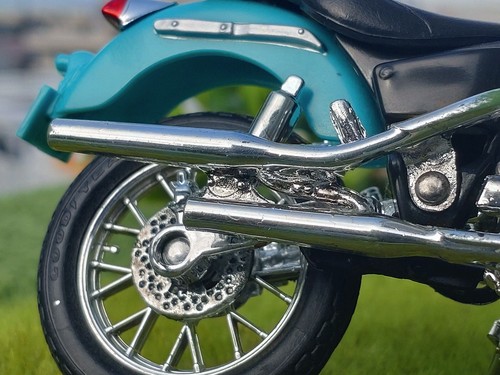 Honda / Shadow / V1100 C2 / 1/18 Motorcycles / Maisto - Picture 12 of 20