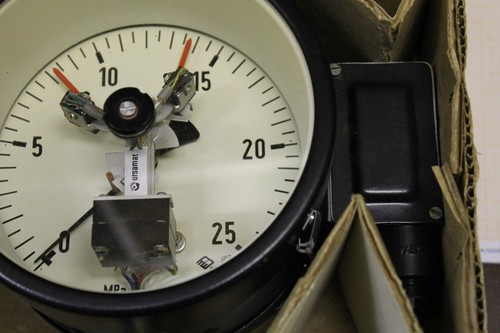 DDR Kontaktmanometer zwei Kontakte Gas 0-25 MPa (~0-250bar) M20x1,5 160mm #MA2 - Picture 4 of 4