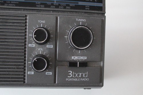 Radio portátil Morphy Richards R150 3 bandas de colección VHF MW LW probada funcionando - Imagen 4 de 15