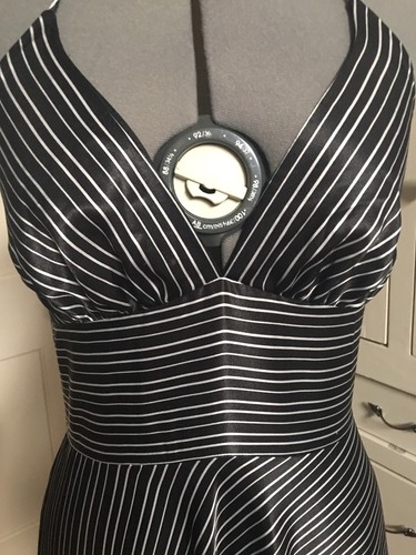 Beautiful Classic Sexy Black & Silver Alyn Paige Marilyn Pin Up Dress Size 5/6 - Picture 2 of 4