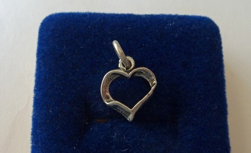 Sterlingsilber klein 15x11 mm 3D niedlich offenes Herz Charm! - Bild 2 von 3