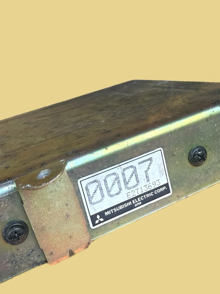 Módulo informático motor Mitsubishi Starion 1986 2,6 L ECU ECM PCM fabricante de equipos originales Foto 2 de 3