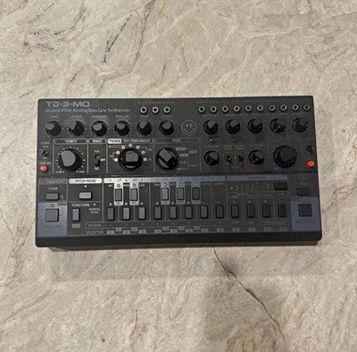 Behringer TD-3-MO-BK Analog Bass Line Desktop Synth, Modded-Out, USB/MIDI