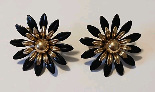 Vintage Sarah Coventry FLOWER FASHION PETALS Clip Earring Black Gold Tone 1.5 in