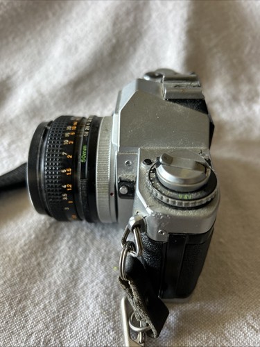 Canon AV-1 Kamera Wie Ist Ungetestet (b) - Bild 2 von 7