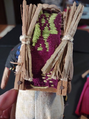 Vintage guatemaltekische Volkskunst Handarbeit Stoff, Papier & Holz Puppen Familie von fünf  - Bild 4 von 23