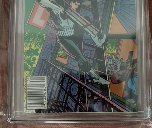 Punisher 1 Cgc 9.6 Marvel 1987 NEWSSTAND Edition Variant Cover White Pgs NM MINT - Picture 2 of 4