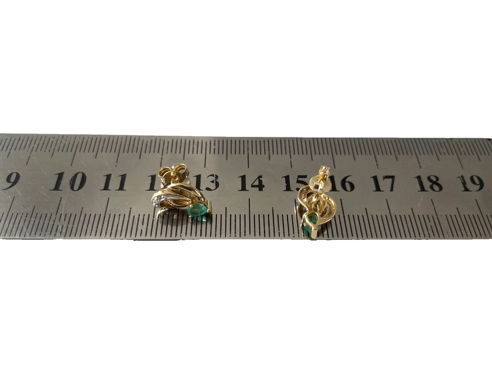 Emerald and Diamond Earrings 9ct Gold Emerald Diamond Stud Vintage Earrings - Image 2 of 4