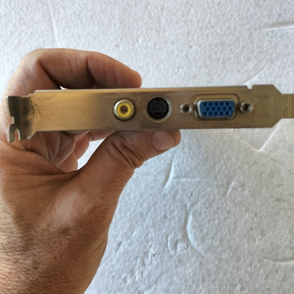 Scheda grafica video AGP 8X GDDR 128MB 64BIT SAPPHIRE Radeon 9200SE ComposIto TV - Immagine 2 di 4