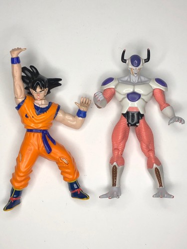 Dragon Ball Z 1997 GOKU Bandai und 2003 JAKKS Pacific FRIEZA II Actionfiguren - Bild 1 von 9
