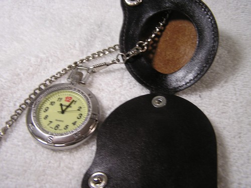 Details Pocket Watch with 12" Chain, Quartz Movement, Leather Case - Works fine - Picture 2 of 10