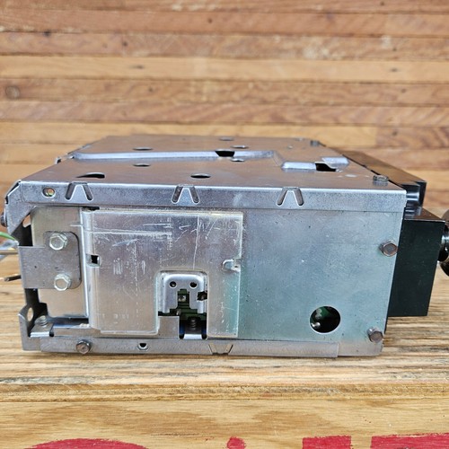 Chevy AM/FM Delco radio Square Body GMC 78-87 GM Car/Trucks Part# 16009960 - Picture 16 of 24