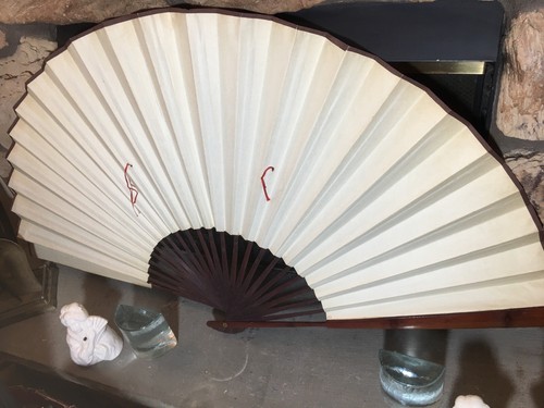 Vintage 30”x56” Orientalischer Fächer mit weißen Kranichen & Bonsai in Zuchtform auf Gold-BG - Bild 8 von 12