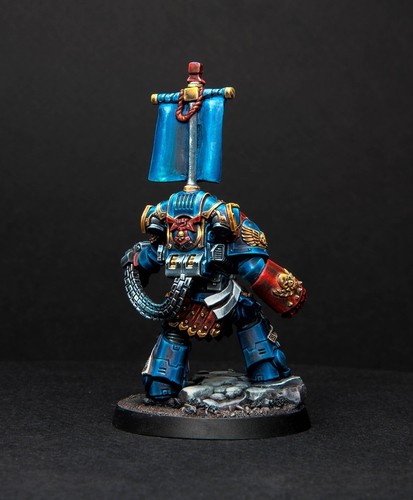 Pedro Kantor Comisión Pintura Puños Carmesí Escala Primaris Modelo Resina - Imagen 4 de 5