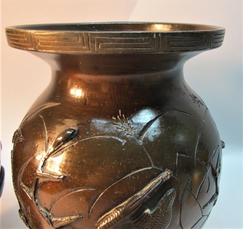 Fine Pair of Antique JAPANESE MEIJI-ERA Bronze Vases Birds in Flight, c. 1890 - Picture 4 of 10