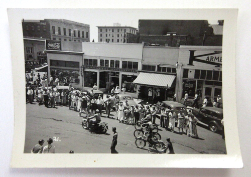 Vintage Chico CA Fotos Downtown Parade schwimmt Geschäfte Autos Motorräder 1940er - Bild 16 von 18