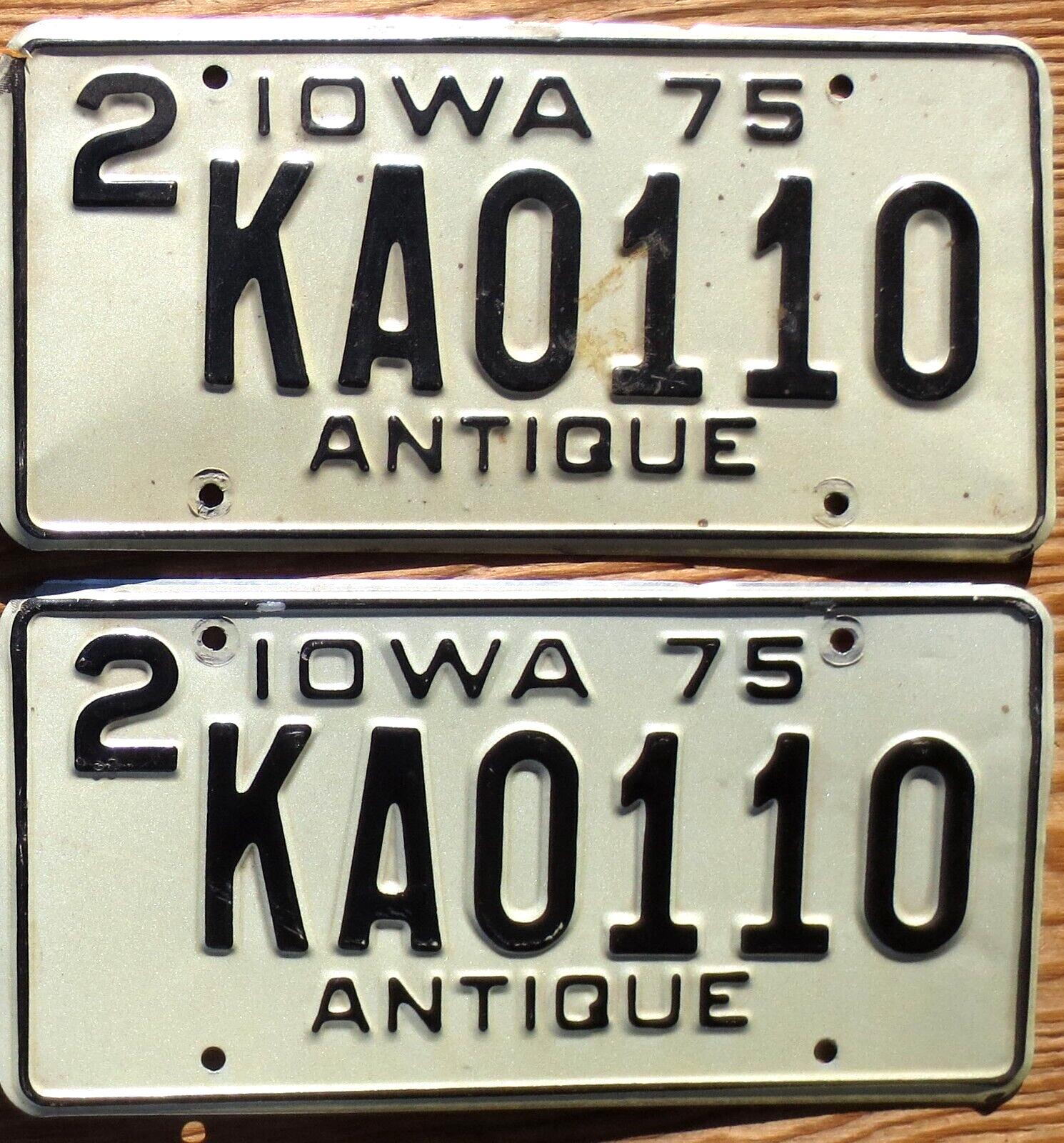1975 Iowa Antique Vehicle License Plate Pair Number Tag Plates - $2.99 Start